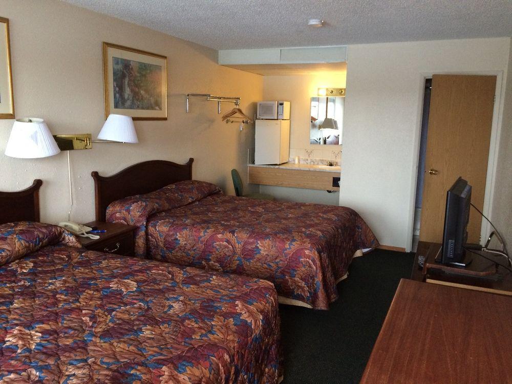 Red Deer Inn & Suites Esterno foto